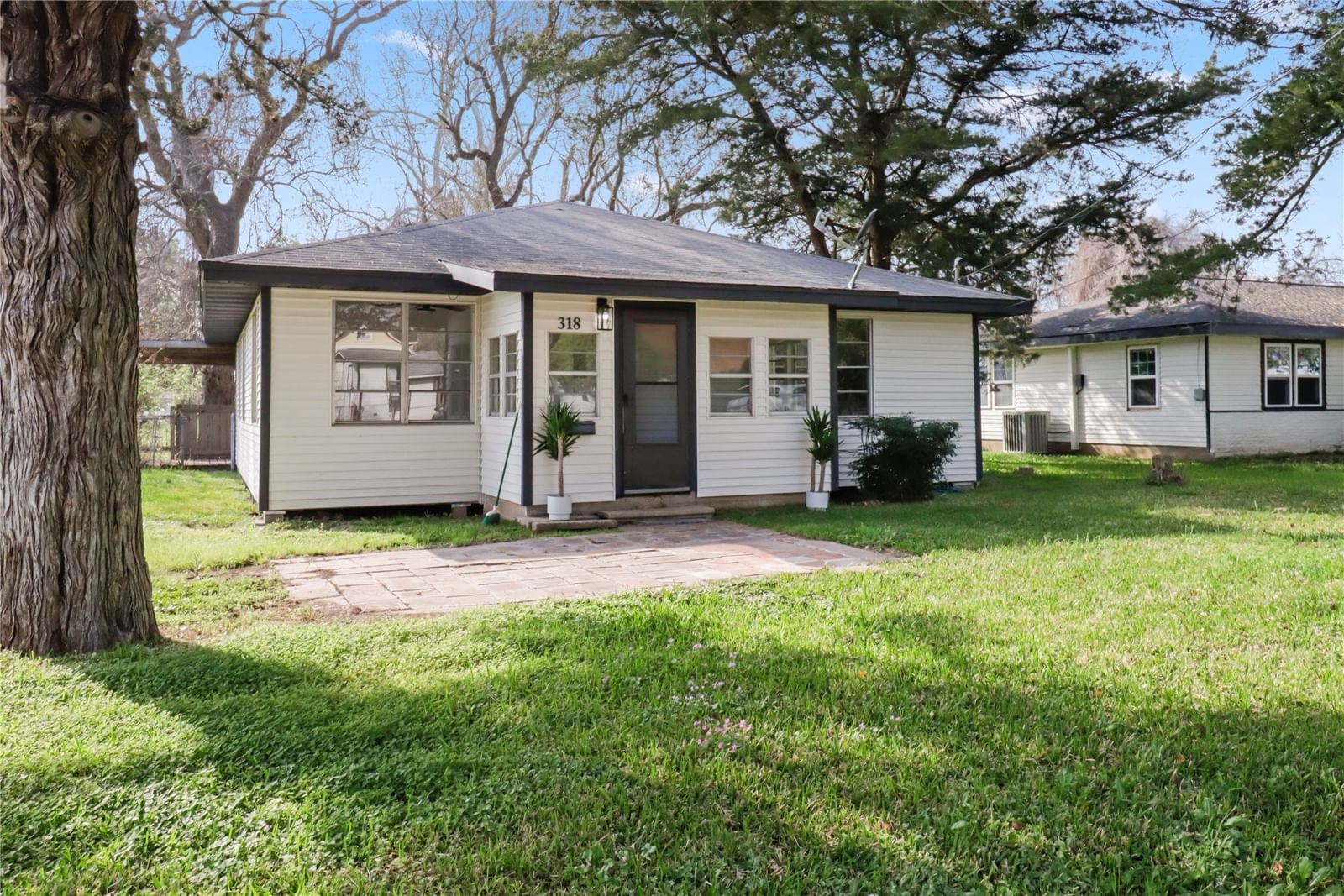 Real estate property located at 318 Aycock, Brazoria, Brewer, Clute, TX, US