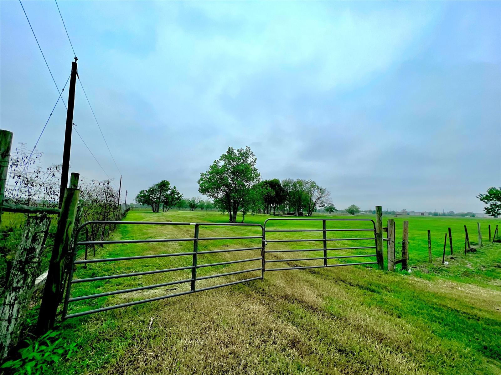 Real estate property located at 330 FAIRWAY DR/CR 595, Brazoria, S7097 - PICO SD (A0030 & A0217), Angleton, TX, US