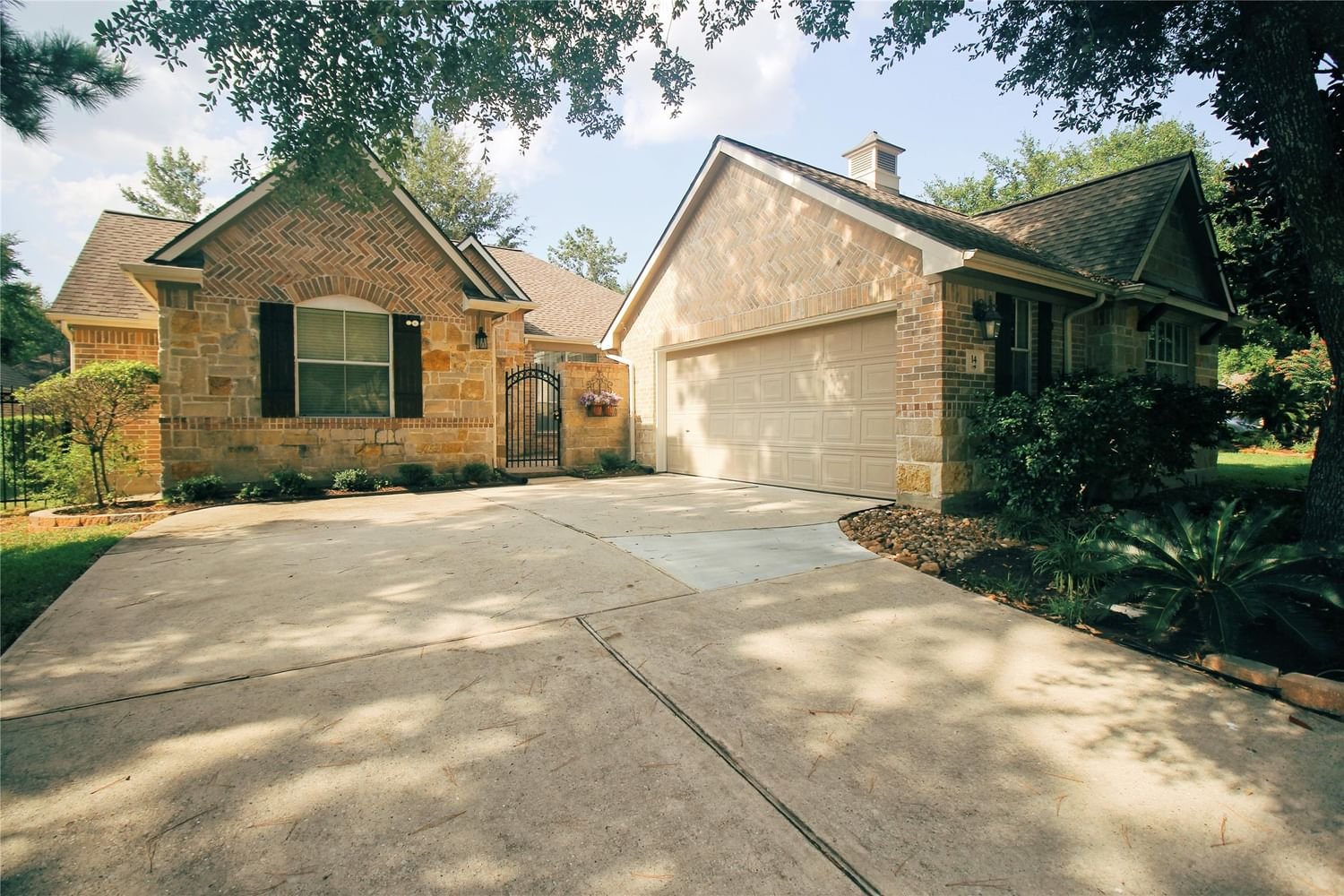 Real estate property located at 14 Dresden, Montgomery, The Woodlands, TX, US