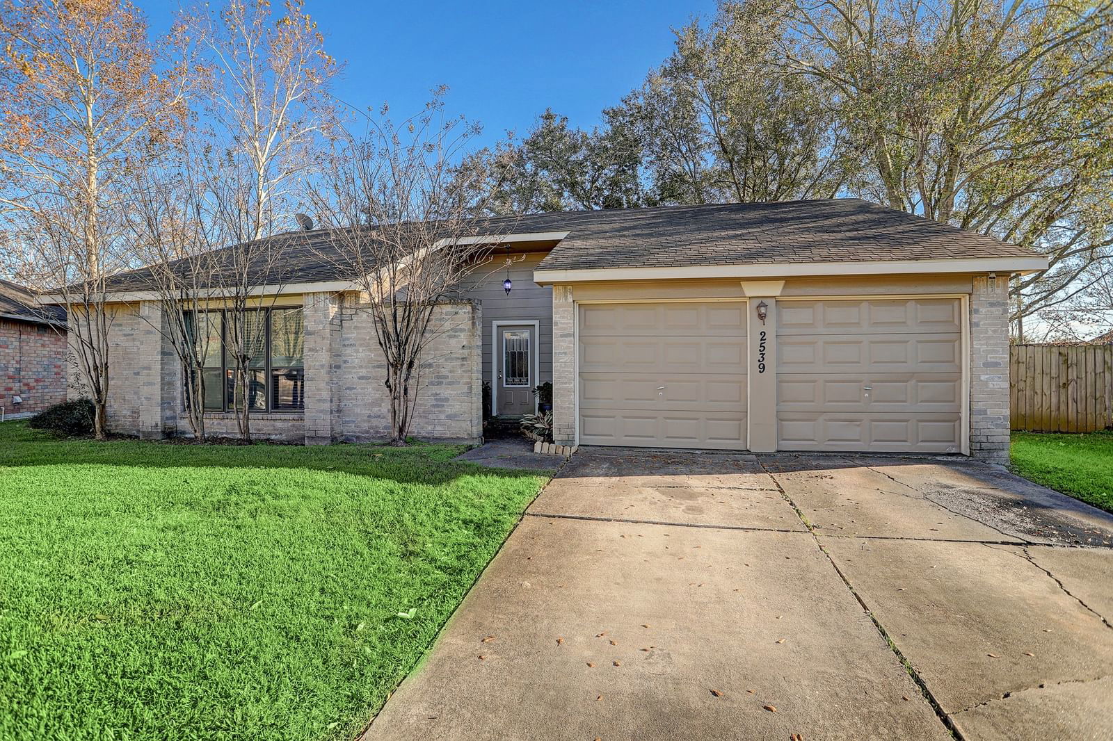 Real estate property located at 2539 Colonial Ridge, Harris, Heritage Park Sec 06, Friendswood, TX, US