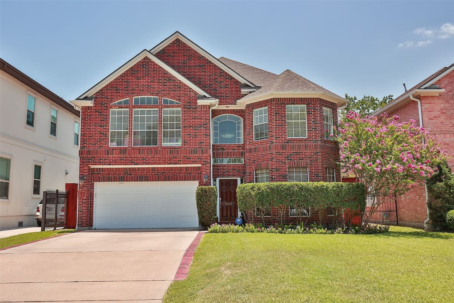 Real estate property located at 5209 Linden, Harris, Bellaire, TX, US