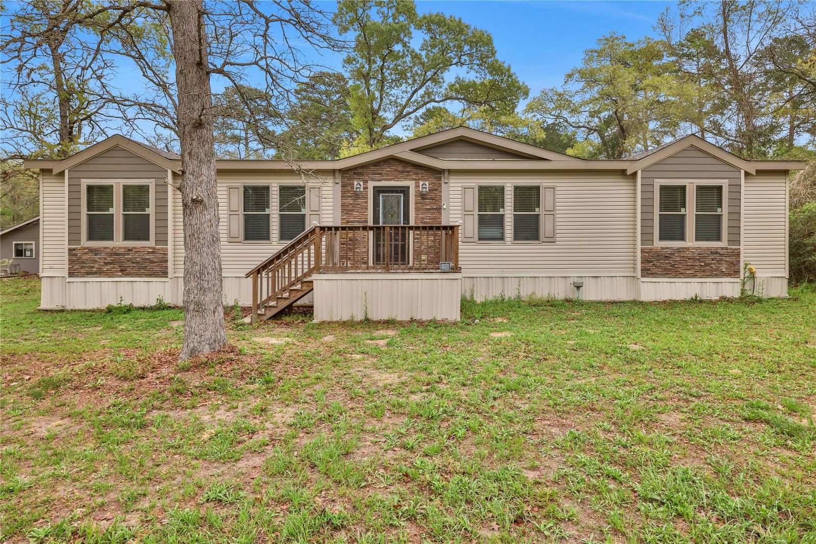 Real estate property located at 15853 Grand Flower, Grimes, W Magnolia Forest Sec 23, Plantersville, TX, US