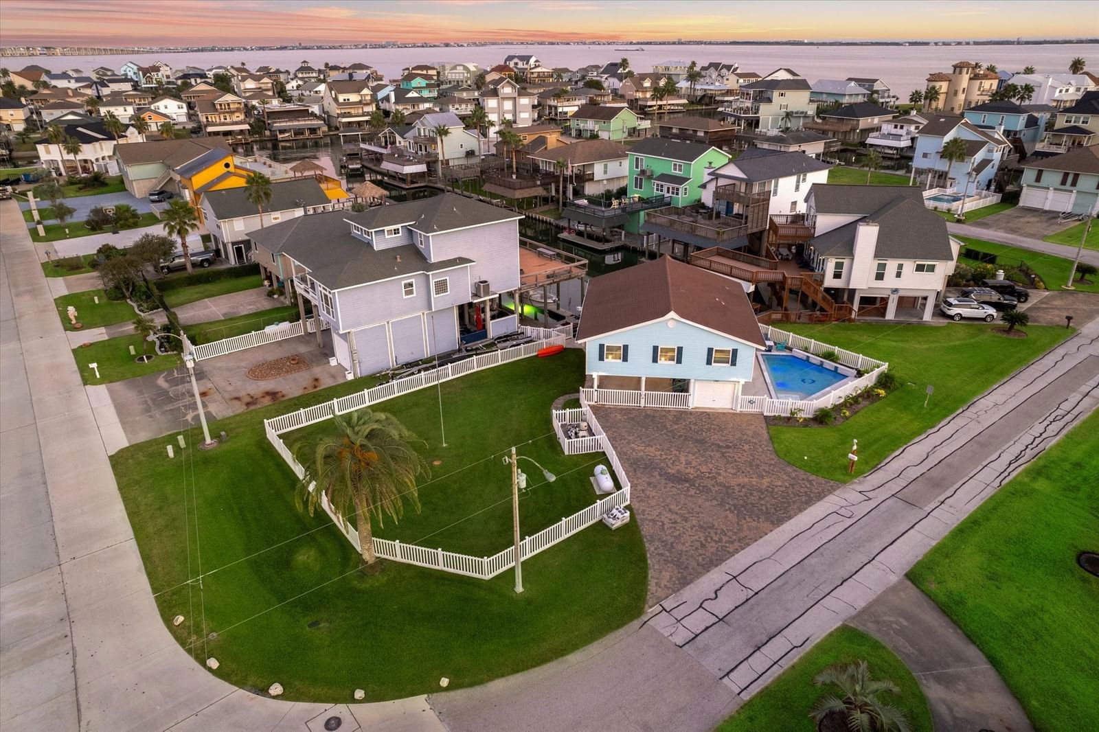 Real estate property located at 1263 Hawaii, Galveston, Tiki Island, Tiki Island, TX, US