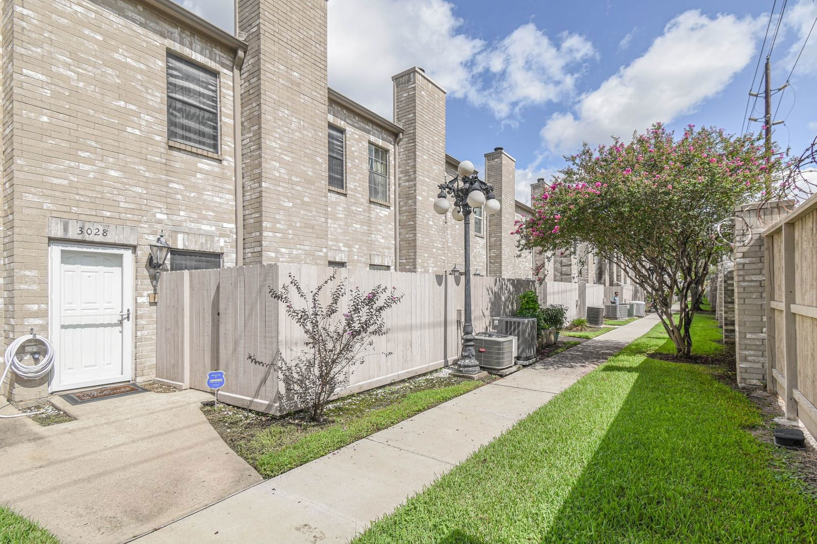 Real estate property located at 3028 Holly Hall #3028, Harris, Holly Hall T/H Condo, Houston, TX, US