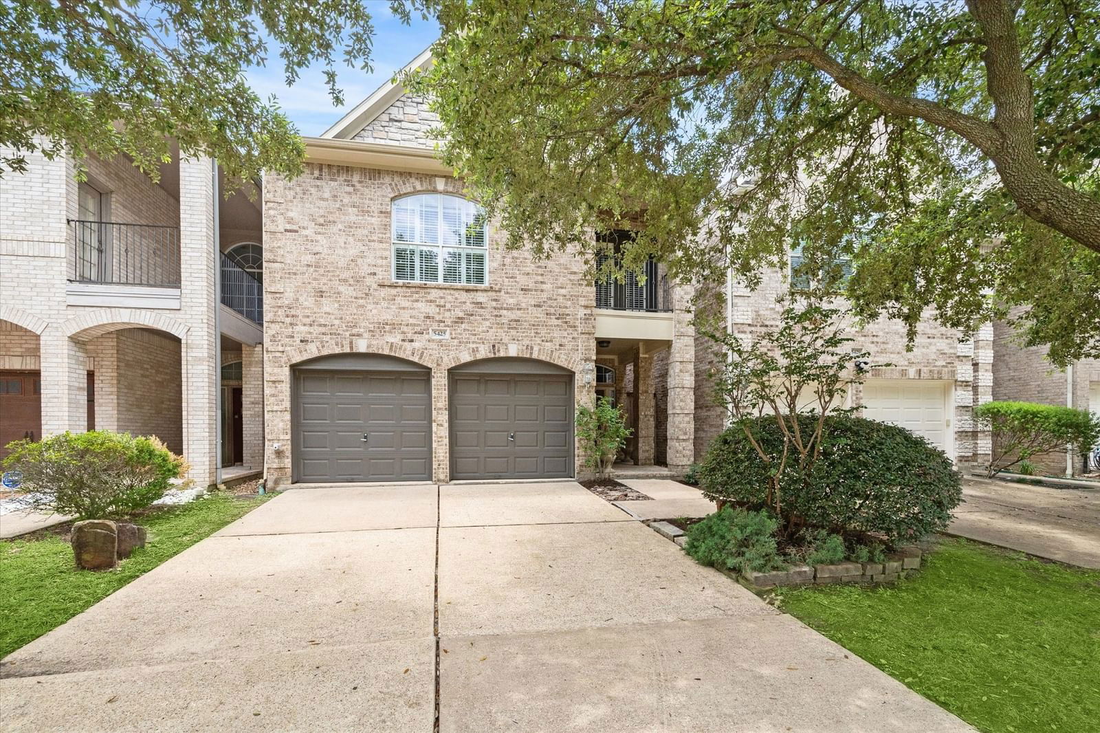 Real estate property located at 5425 Fairdale, Harris, Courts At St George Place 02, Houston, TX, US