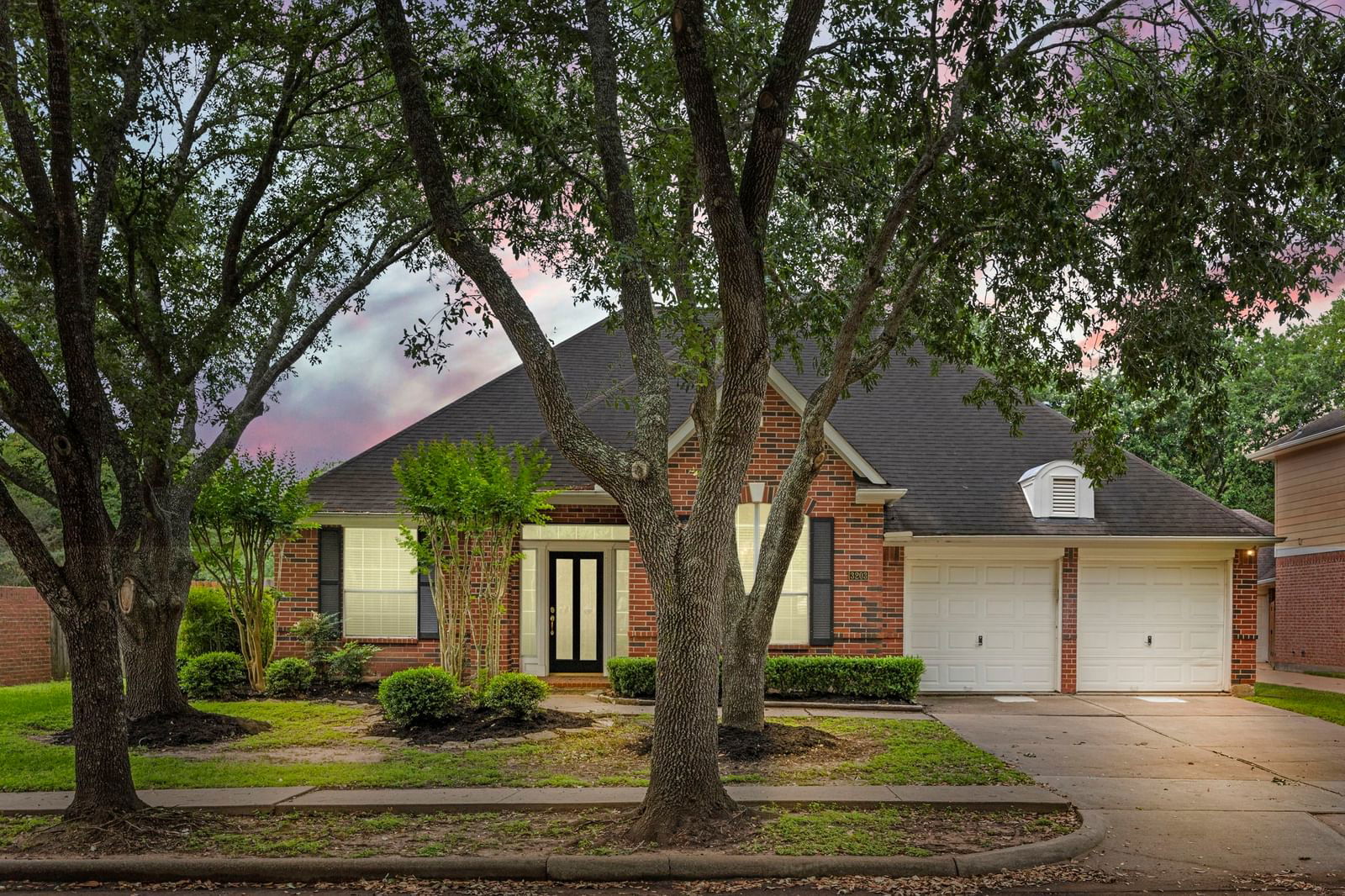 Real estate property located at 3203 Five Oaks, Fort Bend, Sienna Village Of Shipmans Lndg Sec 11, Missouri City, TX, US