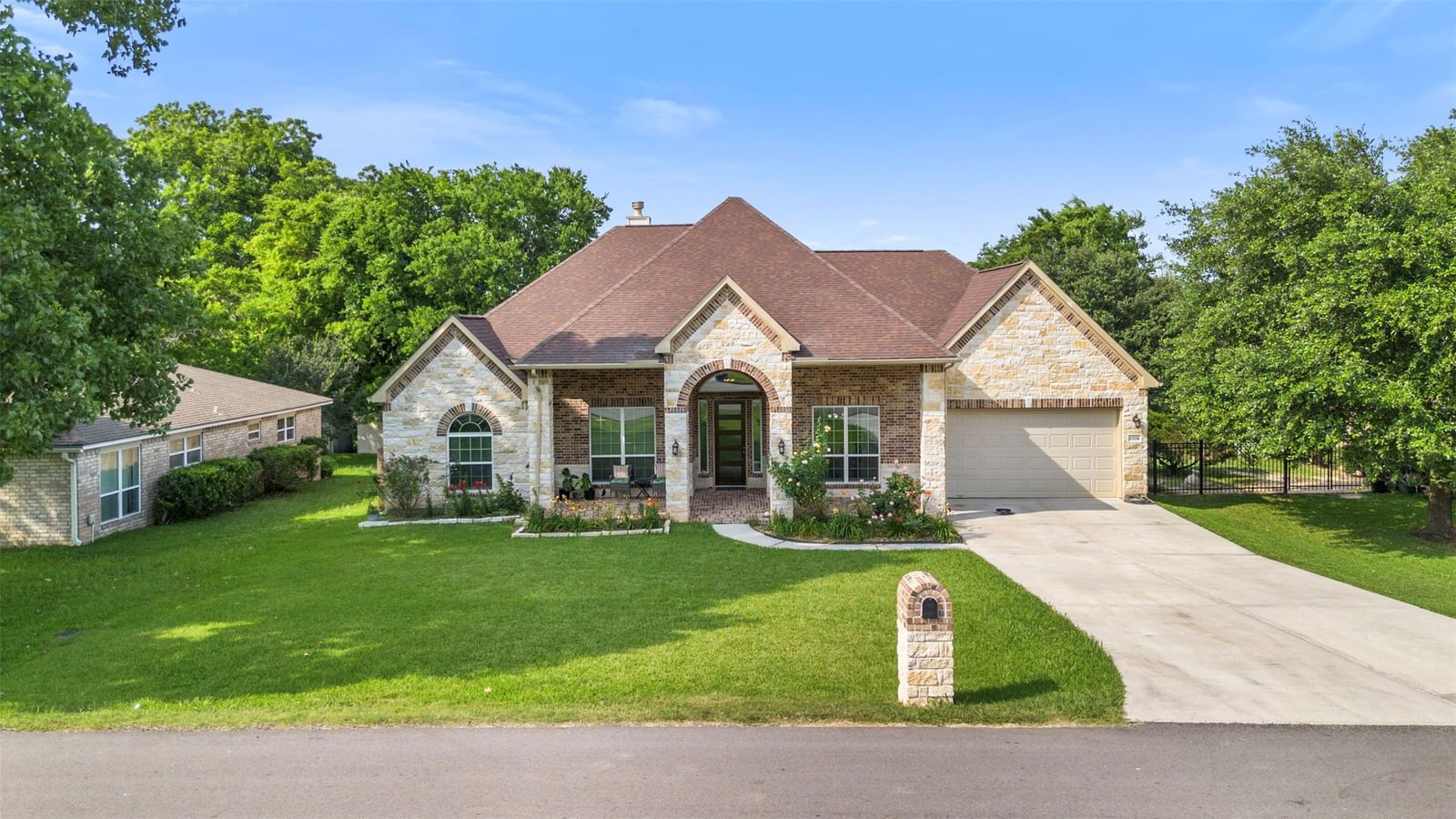 Real estate property located at 13336 Lake Breeze, Montgomery, Lake Conroe Hills 01, Willis, TX, US