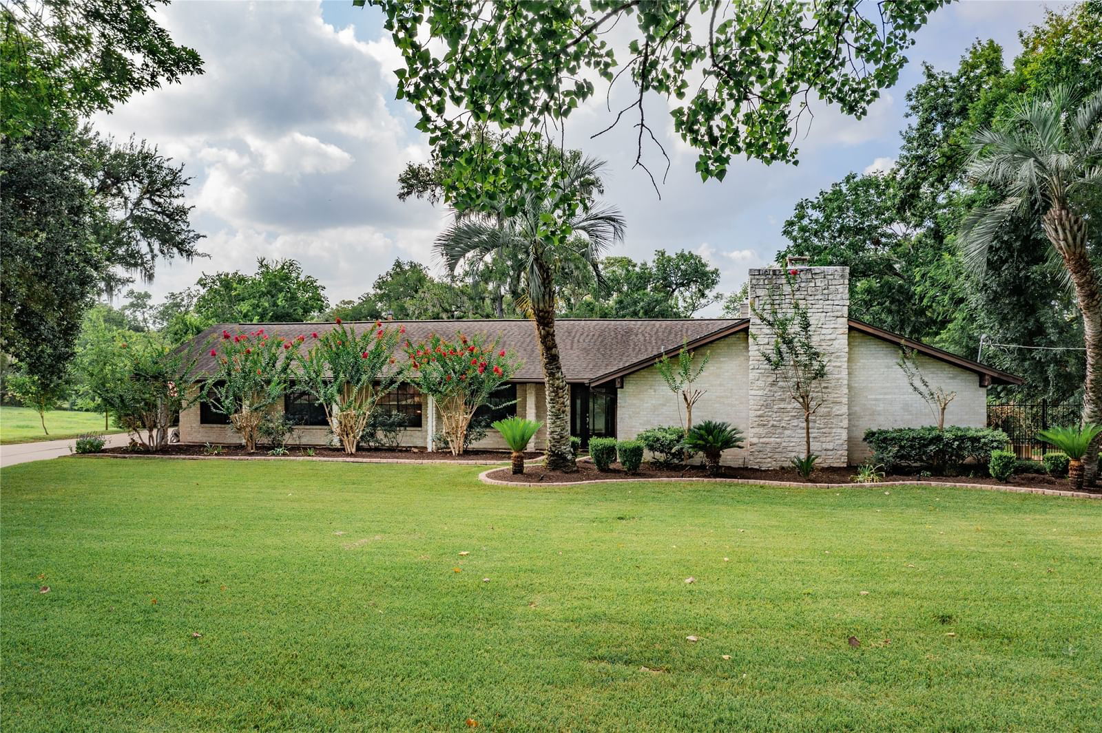 Real estate property located at 404 Shadowbend, Galveston, Imperial Estates 2, Friendswood, TX, US