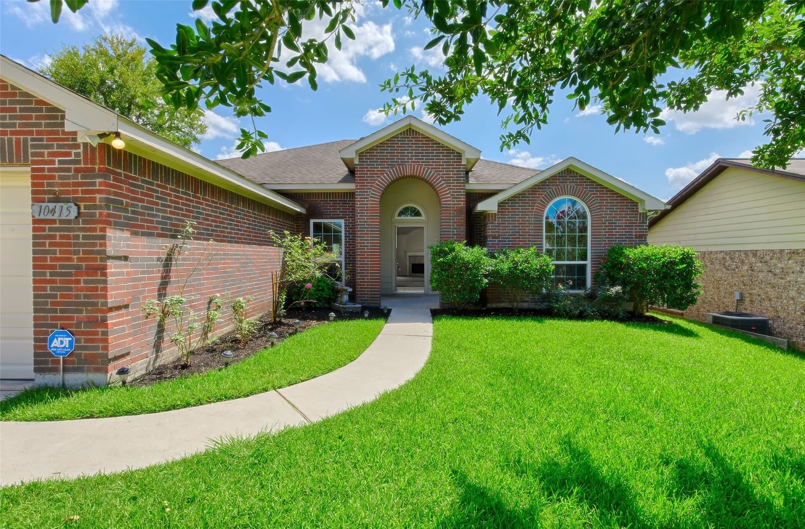 Real estate property located at 10415 Enchanted, Montgomery, Cape Conroe 02, Montgomery, TX, US