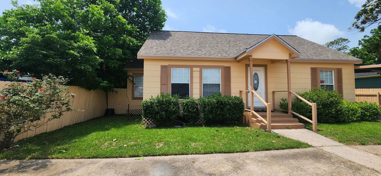 Real estate property located at 711 Pearce, Harris, Bennie Gray, Baytown, TX, US