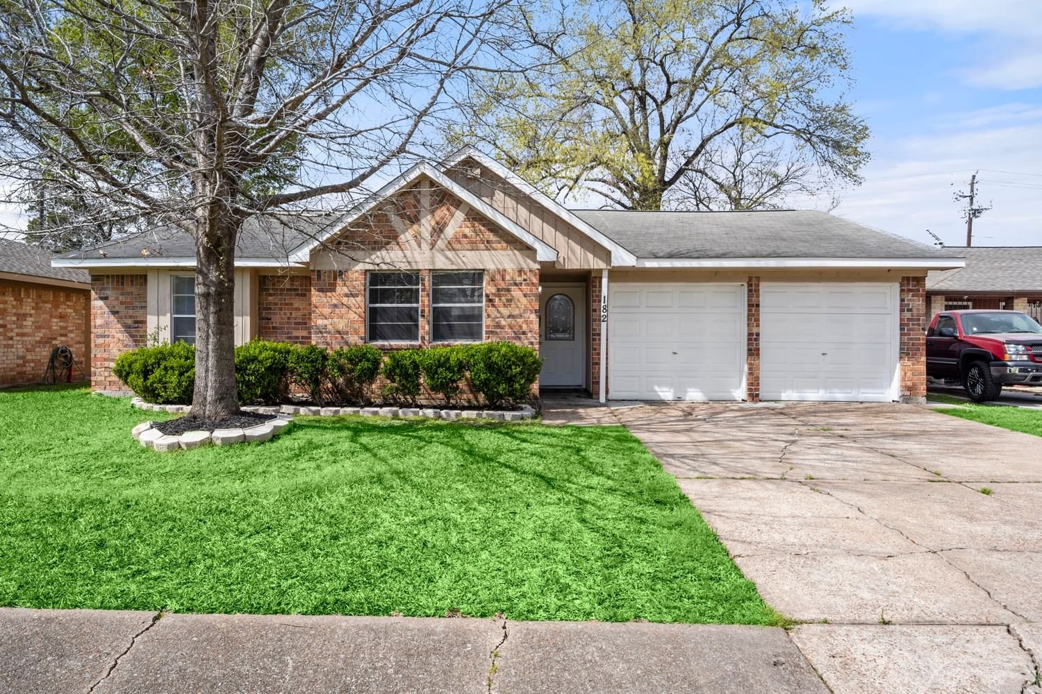 Real estate property located at 182 White Cedar, Harris, Woodforest Sec 19, Houston, TX, US