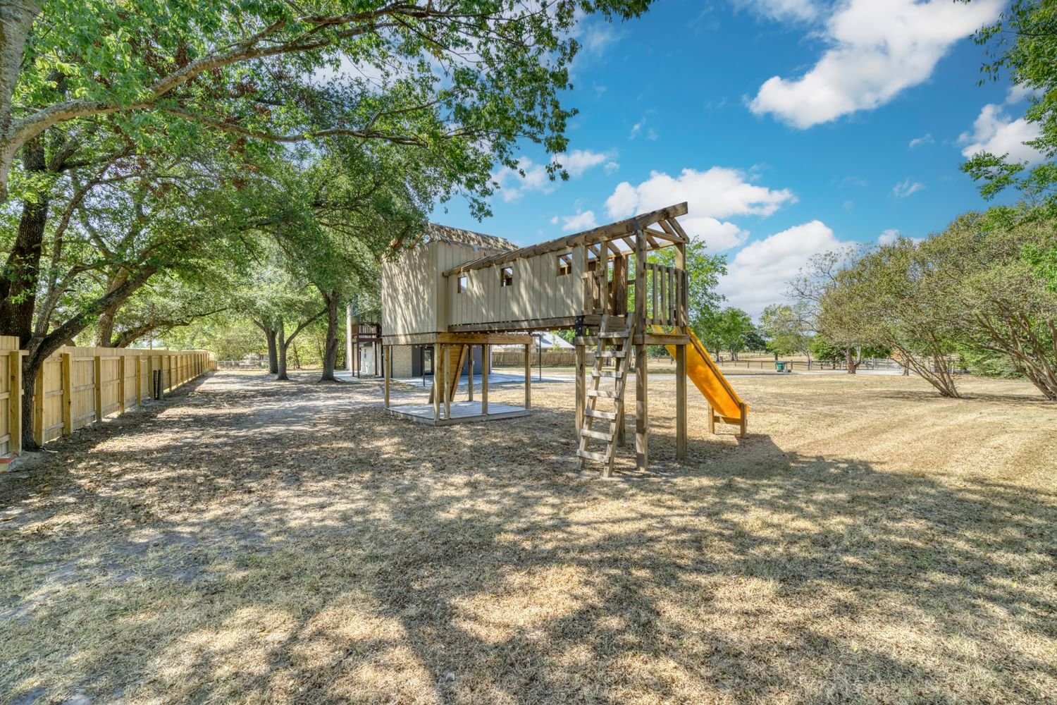 Real estate property located at 1021 State, Madison, Madisonville, TX, US