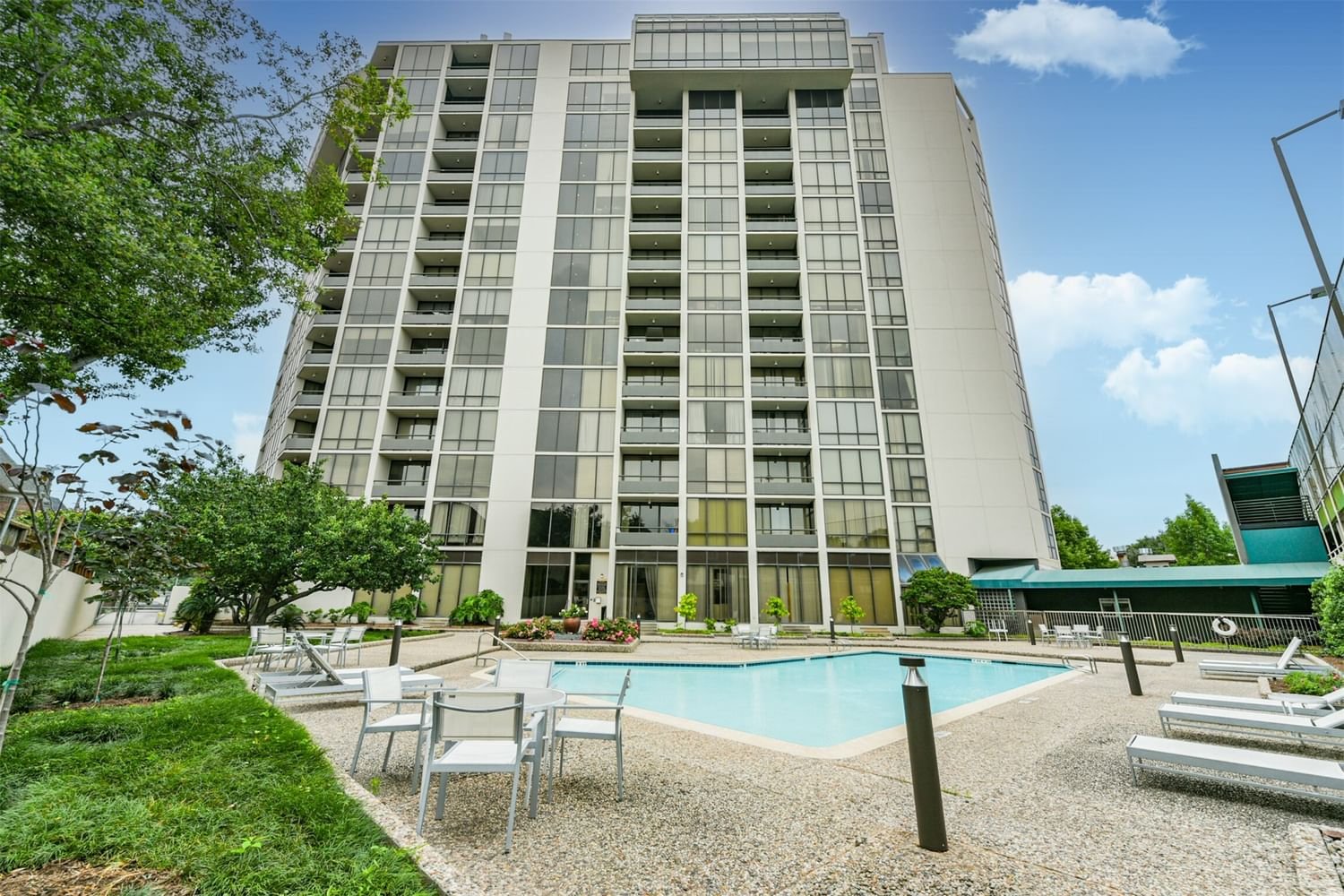 Real estate property located at 1111 Bering #704, Harris, St Clair Condo, Houston, TX, US