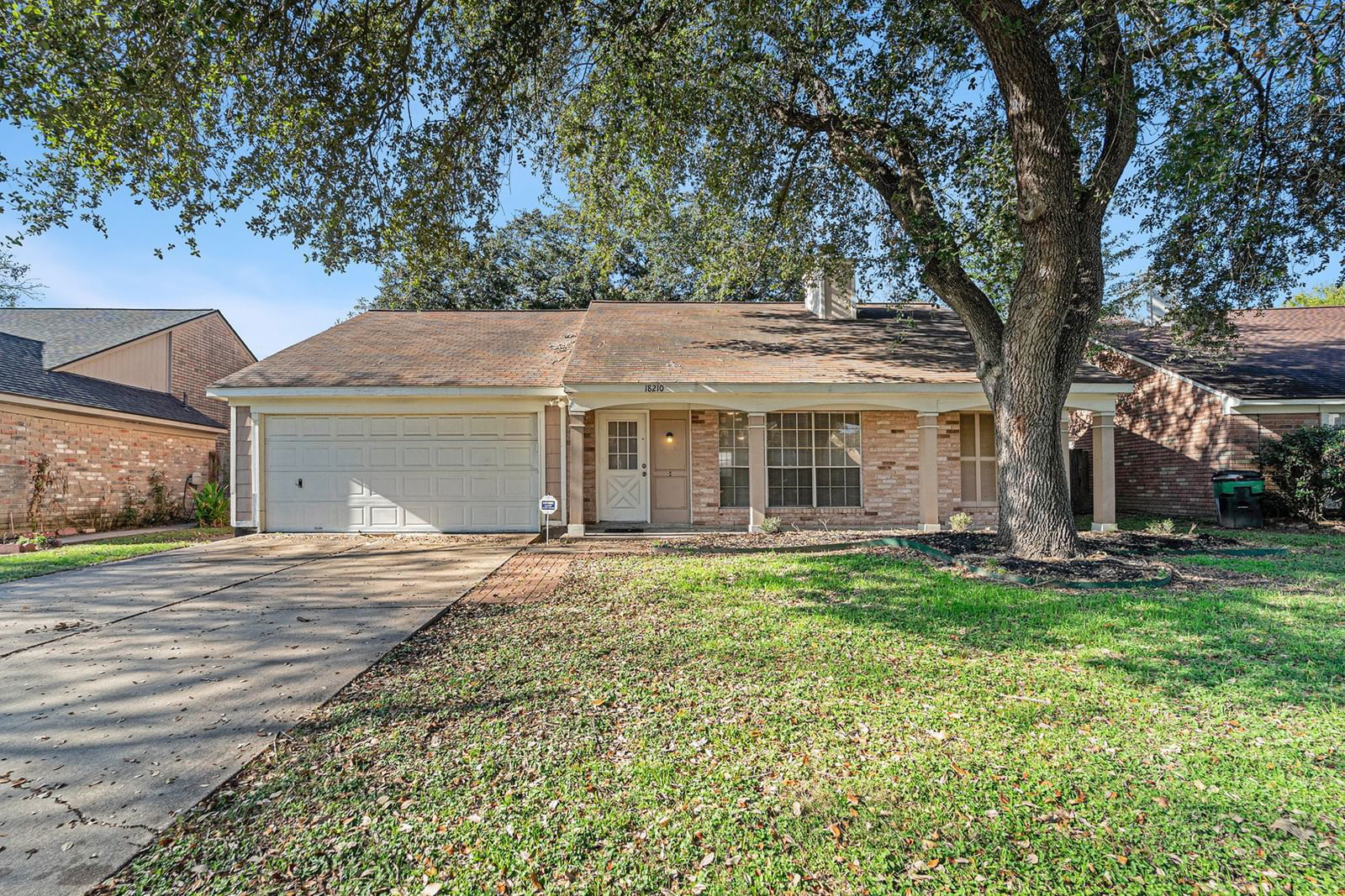 Real estate property located at 18210 Brooknoll, Harris, Windsong Sec 02, Houston, TX, US