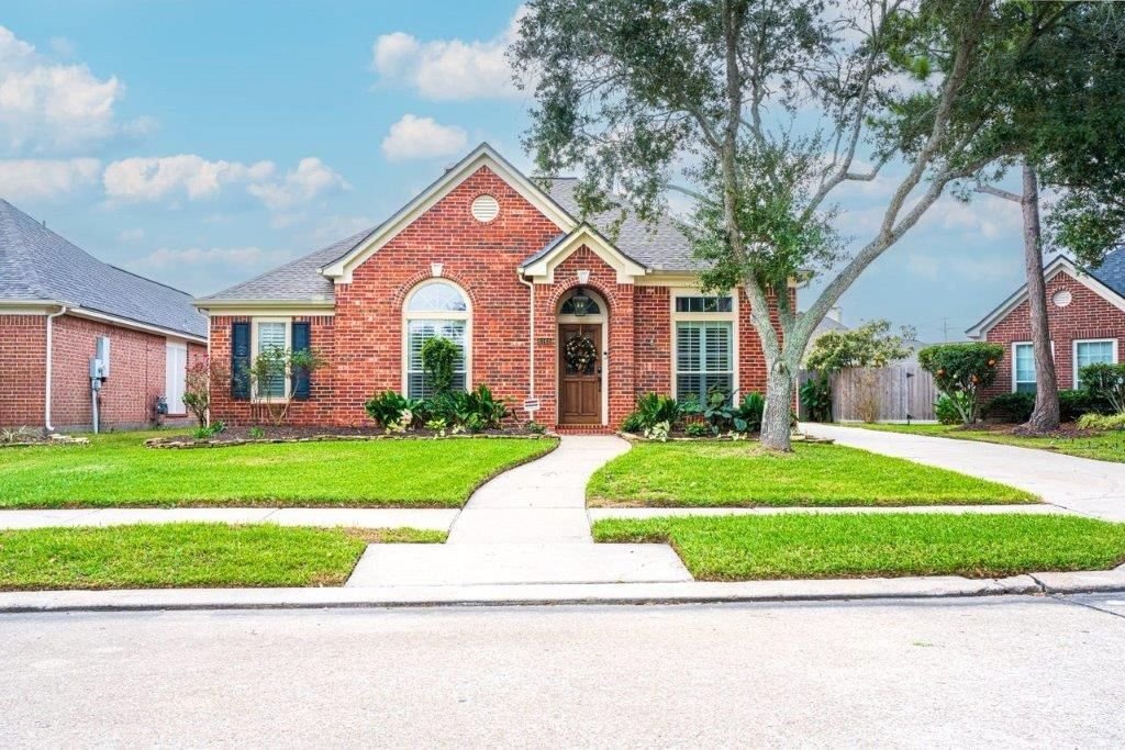 Real estate property located at 6165 Sheffield, Galveston, Westover Park Sec 1 2002, League City, TX, US