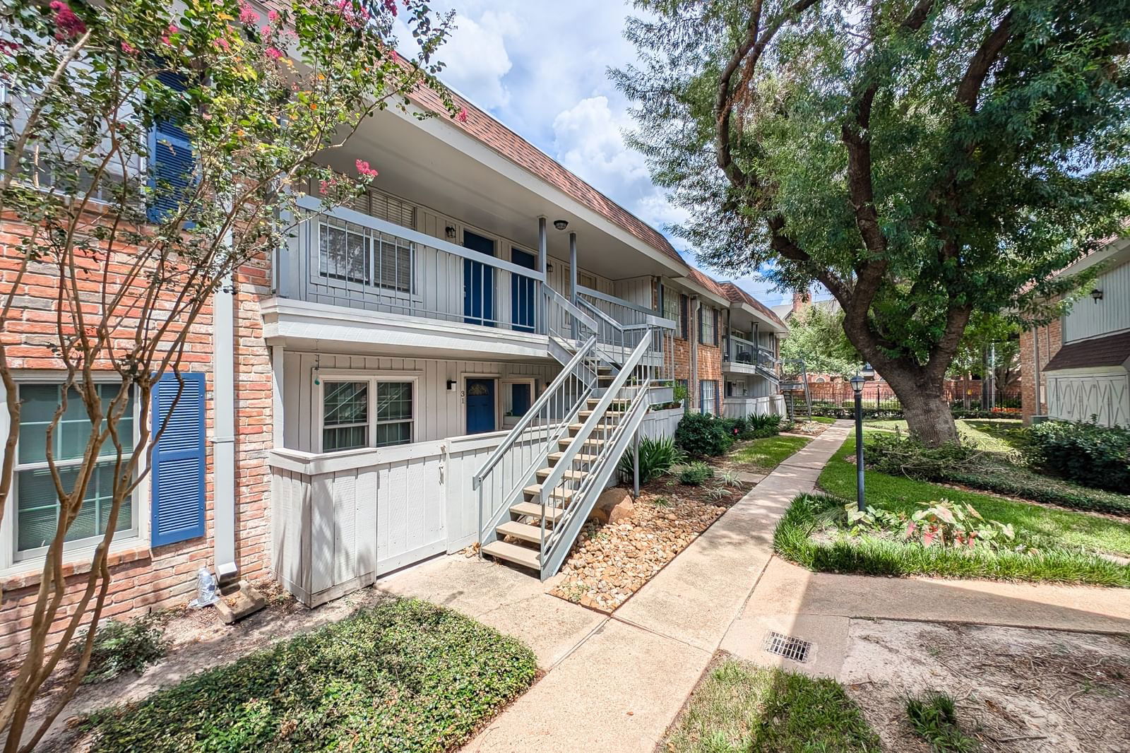 Real estate property located at 2250 Bering #32, Harris, Woodgrove Condo, Houston, TX, US