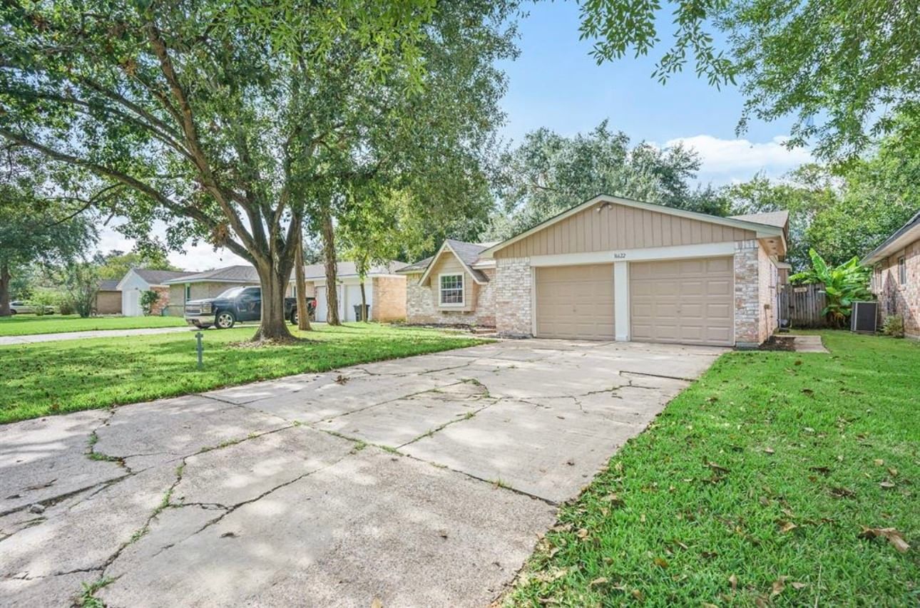 Real estate property located at 16622 Barcelona, Harris, Forest Bend Sec 06, Friendswood, TX, US