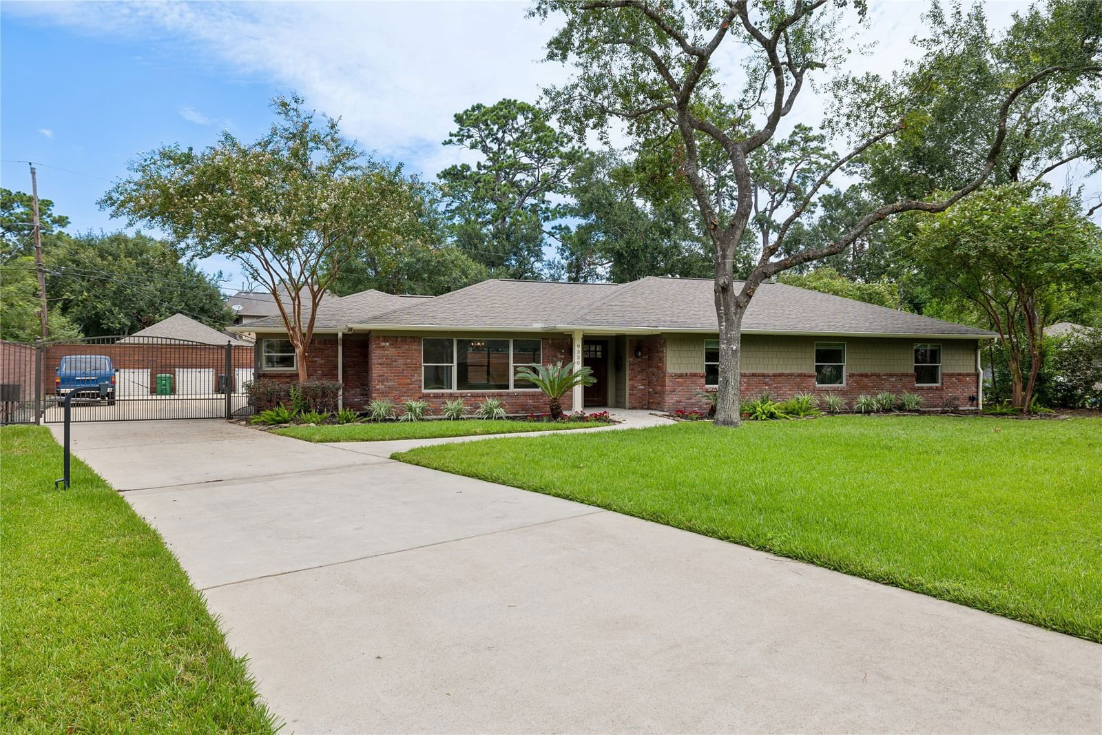 Real estate property located at 9330 Livernois, Harris, Spring Branch Oaks, Houston, TX, US