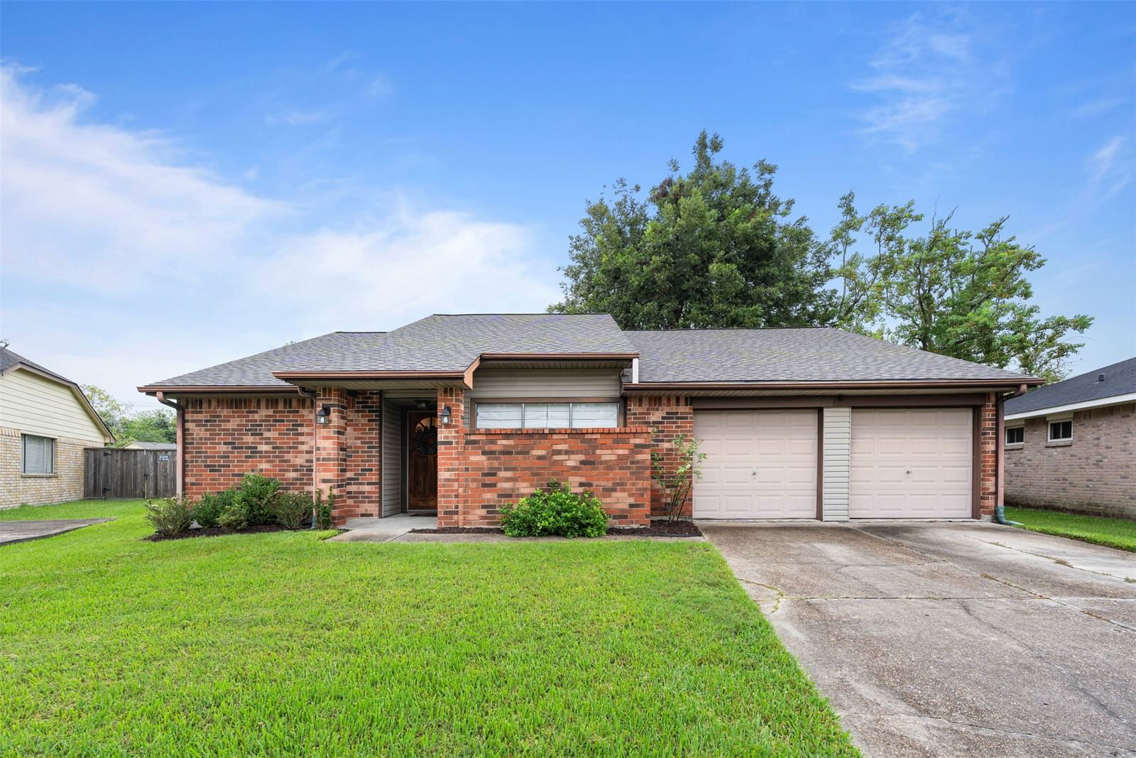 Real estate property located at 2303 Pilgrims Bend, Harris, Heritage Park Sec 07, Friendswood, TX, US