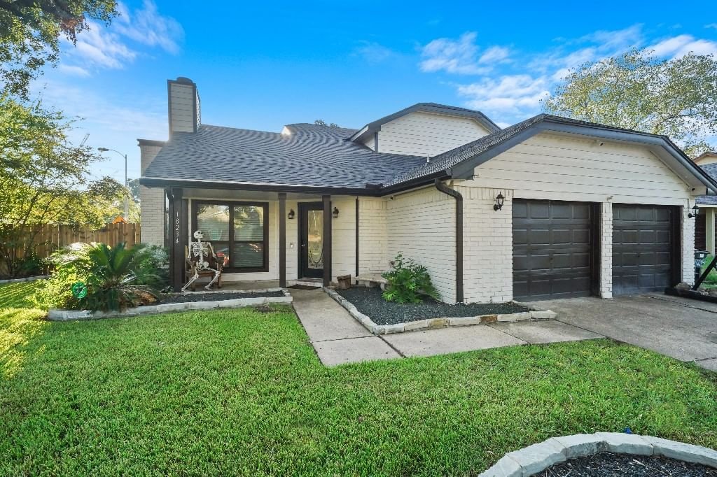 Real estate property located at 18234 Lake Bend, Harris, Houston, TX, US