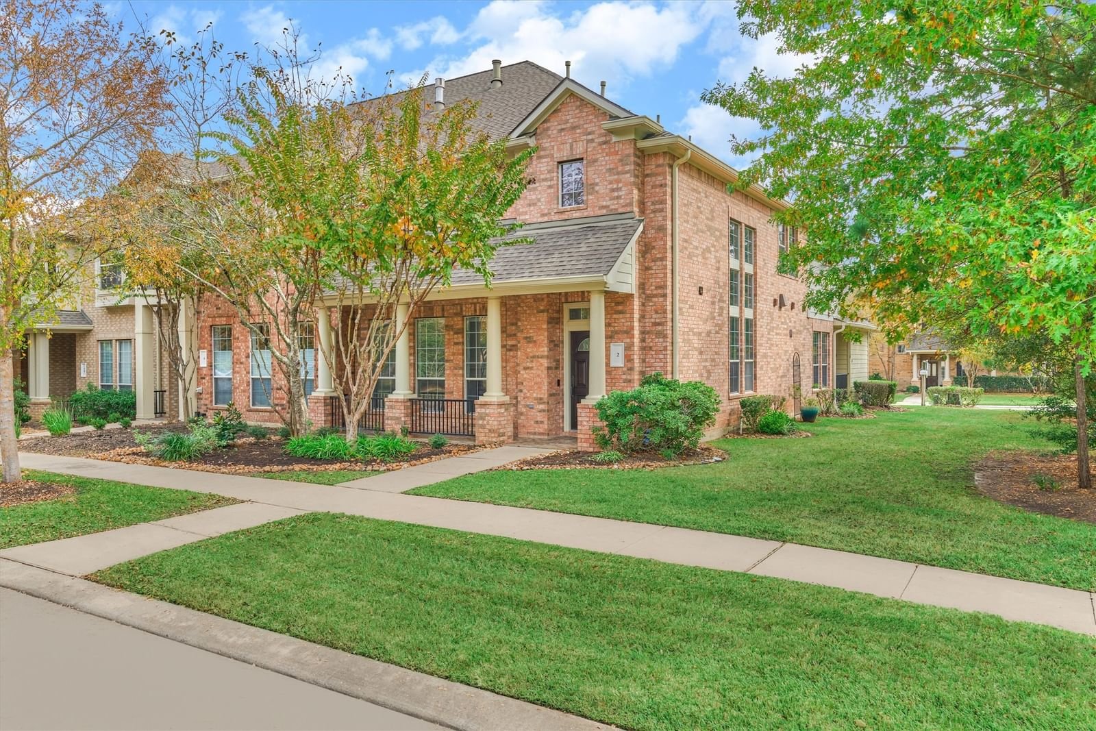 Real estate property located at 2 Pipers Green, Montgomery, Wdlnds Village Alden Br 100, The Woodlands, TX, US