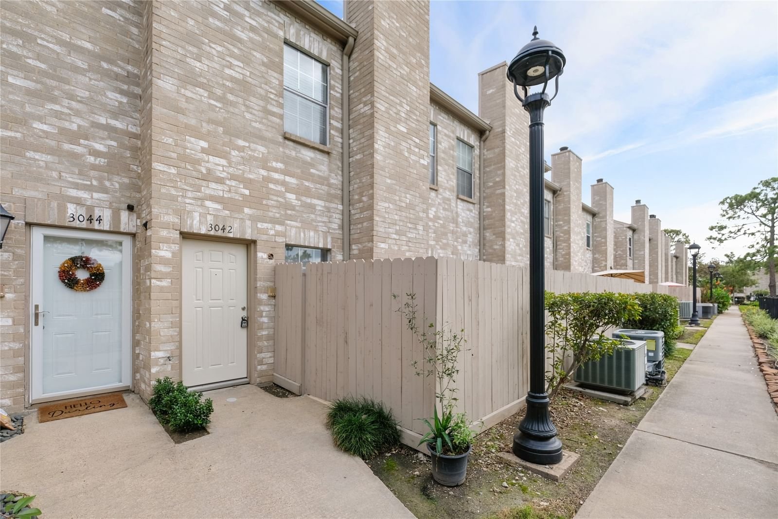 Real estate property located at 3042 Holly Hall, Harris, Holly Hall T/H Condo, Houston, TX, US