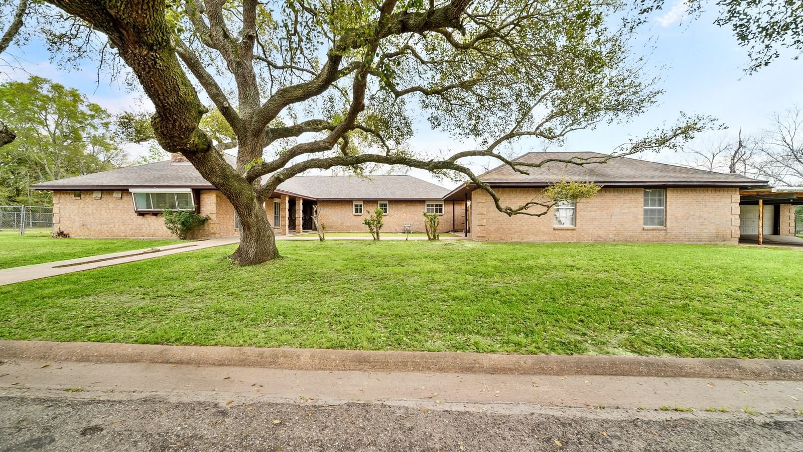 Real estate property located at 1559 County Road 141, Brazoria, Country Club Heights, Alvin, TX, US