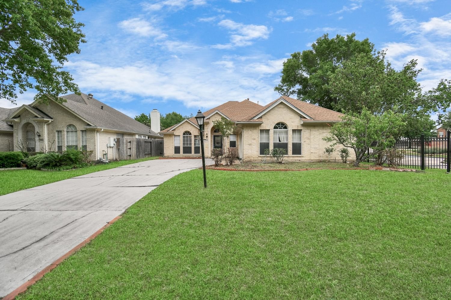 Real estate property located at 2619 Cedarmoor, Harris, Greenleaf, Houston, TX, US