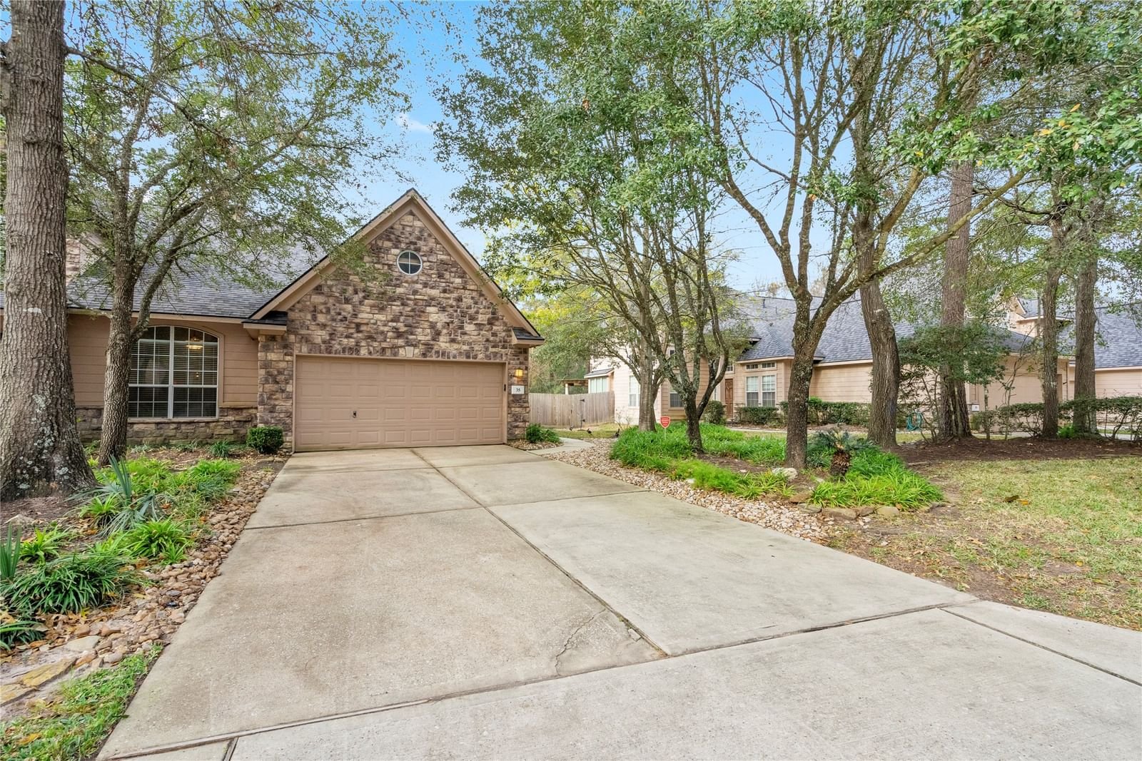 Real estate property located at 35 Endor Forest, Montgomery, The Woodlands, TX, US