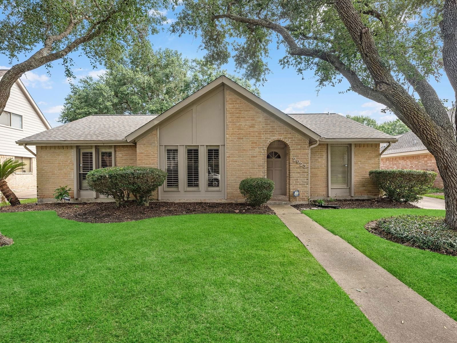 Real estate property located at 2923 Colonial, Fort Bend, COLONY BEND, Sugar Land, TX, US