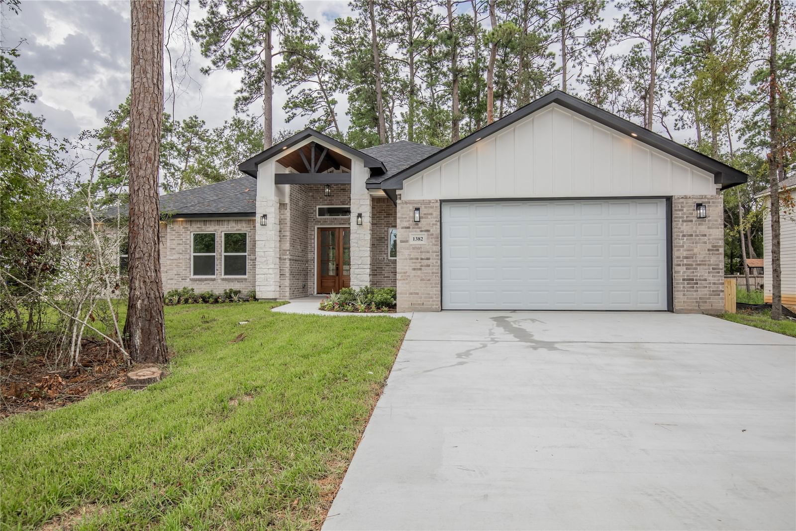 Real estate property located at 1382 Glenoak, Montgomery, Lake Chateau Woods, Conroe, TX, US