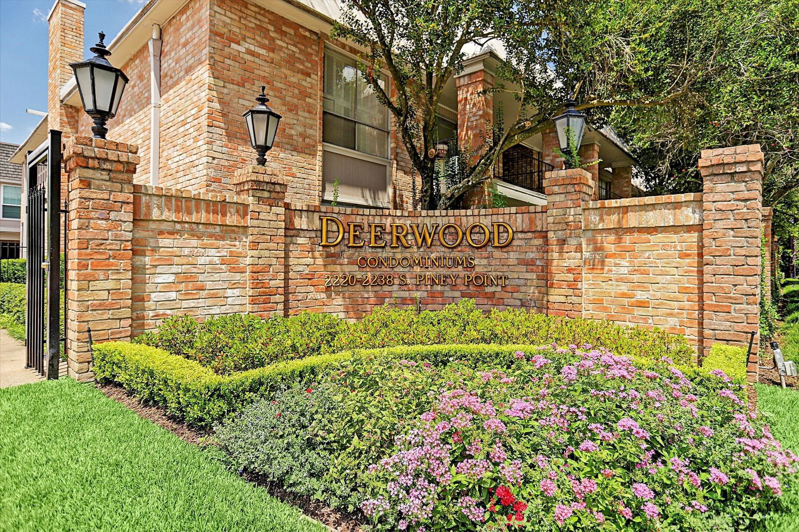 Real estate property located at 2234 Piney Point #207, Harris, Deerwood Gardens Condo, Houston, TX, US