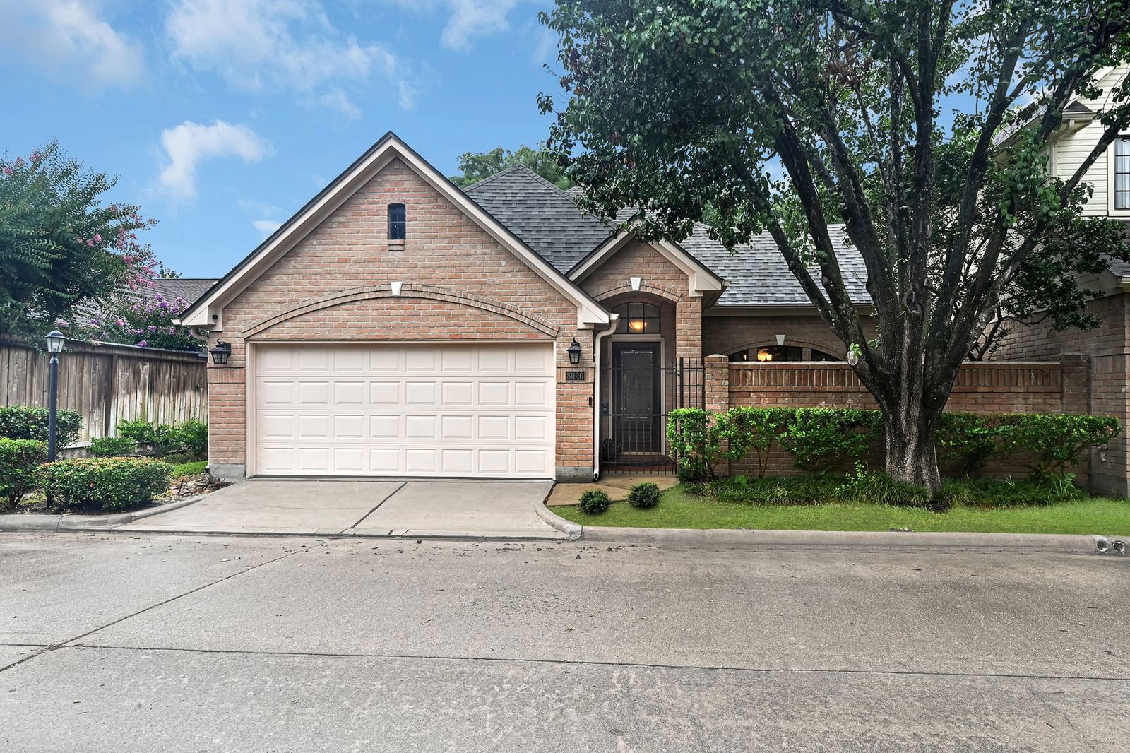 Real estate property located at 8026 Oakwood, Harris, Oakwood Forest Sec 03, Houston, TX, US