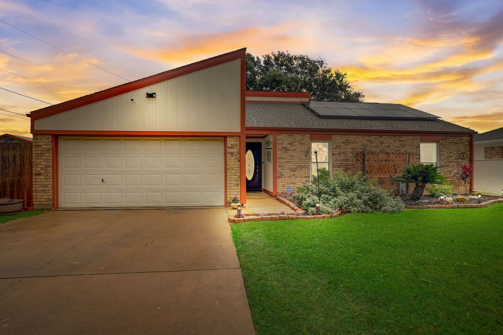 Real estate property located at 204 Oakwood, Galveston, Pecan Forest, League City, TX, US