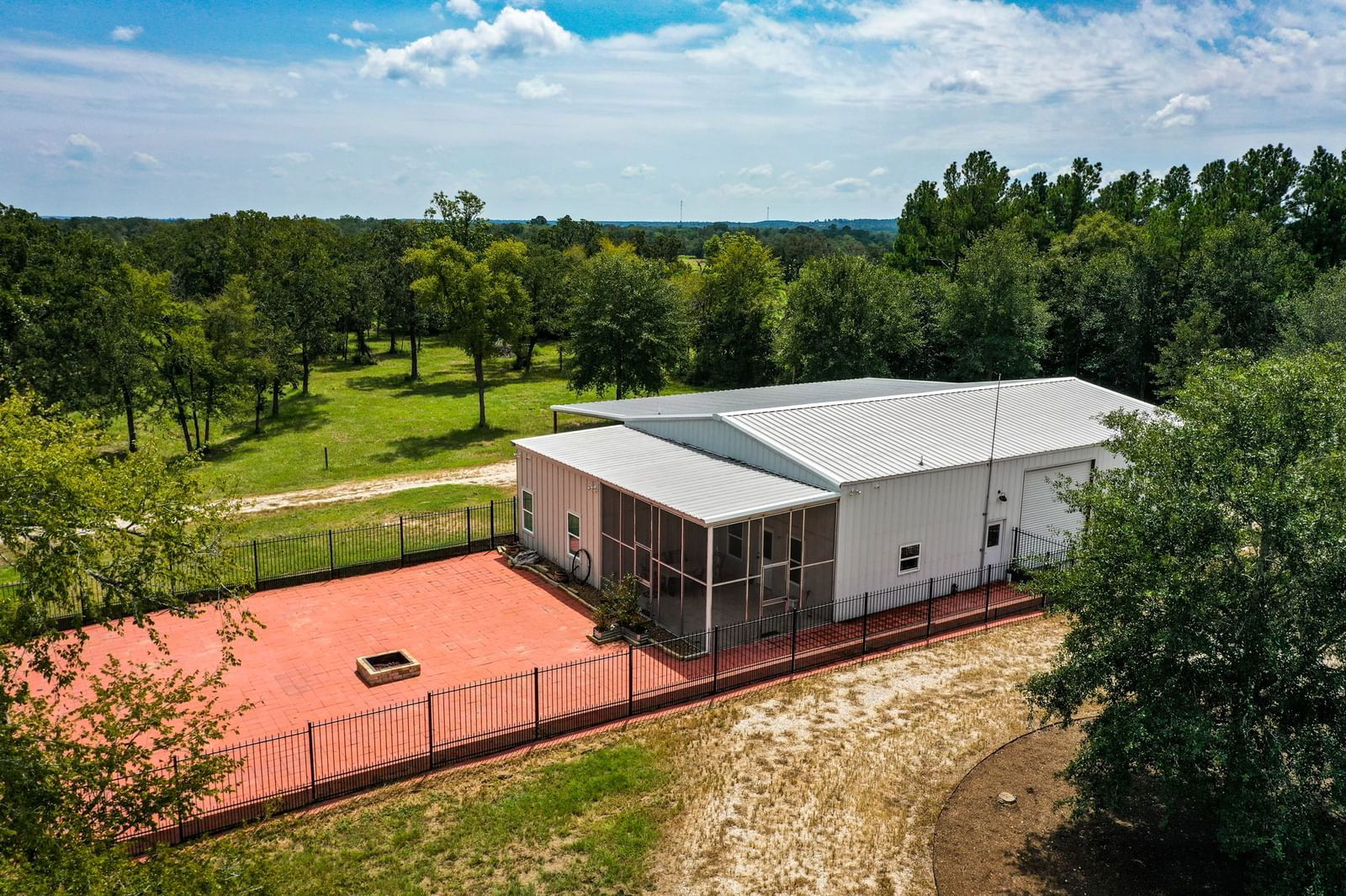 Real estate property located at 504 Davis Rd, Walker, other, Huntsville, TX, US