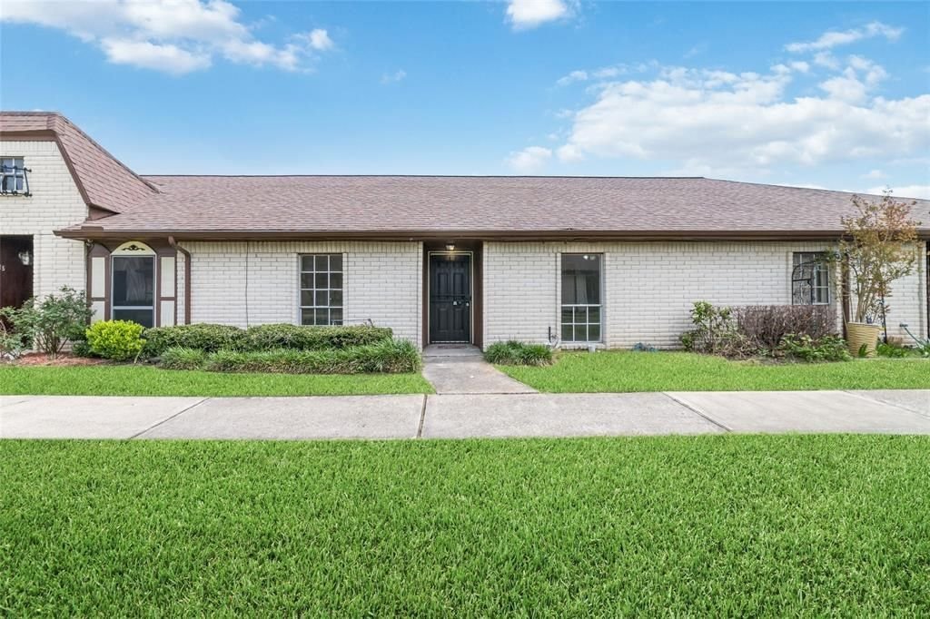 Real estate property located at 12117 Sharpview, Harris, Crown Colony T/H, Houston, TX, US