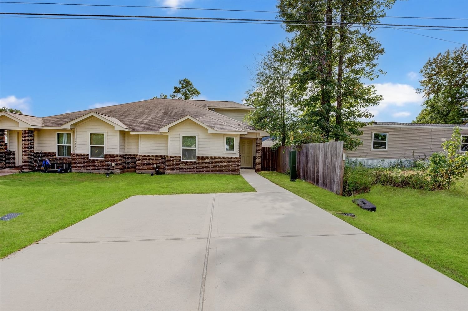 Real estate property located at 16645/16649 Forrestal, Montgomery, Lake Conroe Village, Montgomery, TX, US