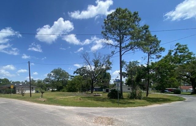 Real estate property located at 304 Martin Luther King, Brazoria, Sweeny, TX, US