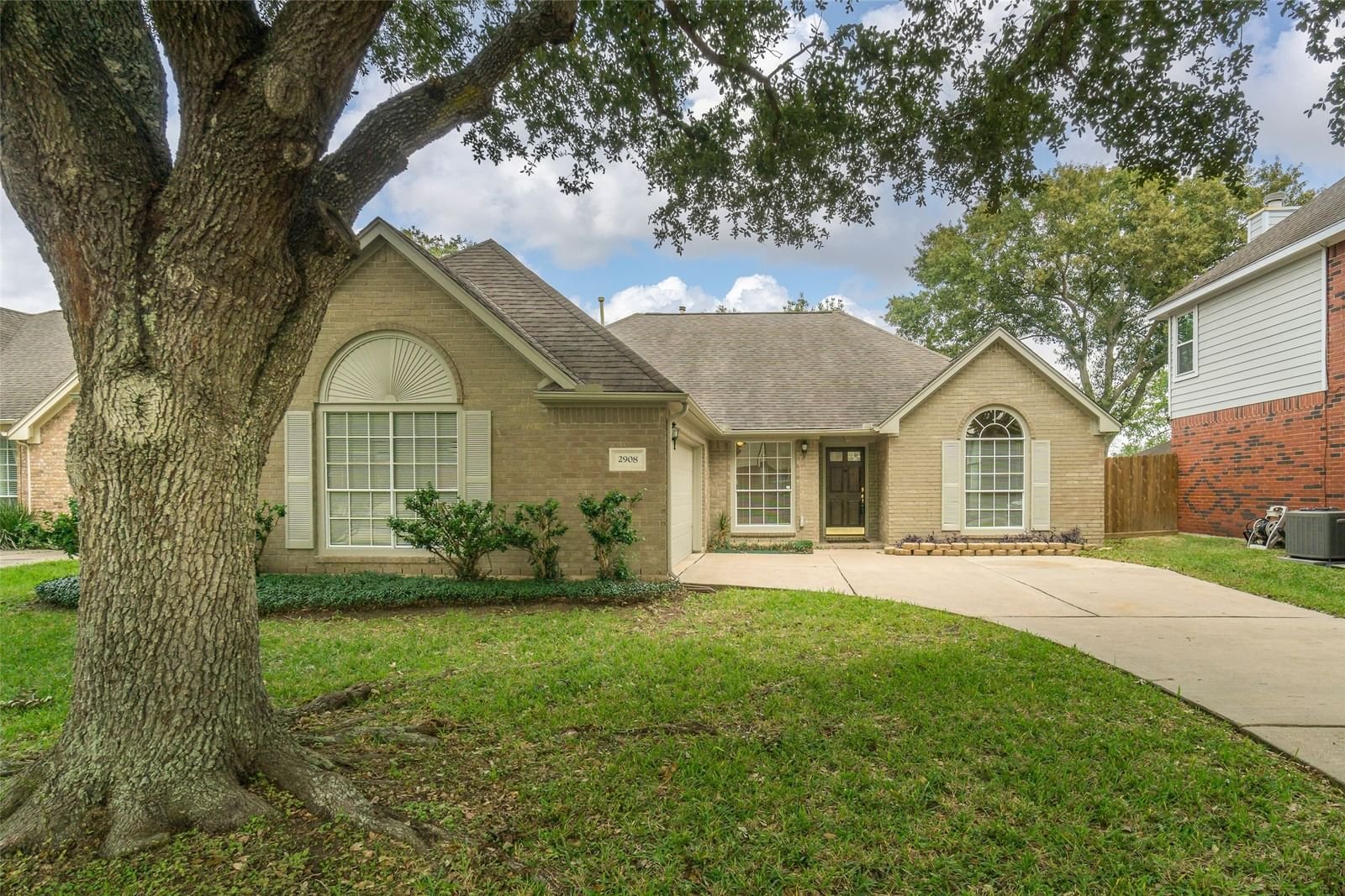 Real estate property located at 2908 Meadow Brook, Galveston, Meadow Bend Sec 6 Ph II Rep, League City, TX, US