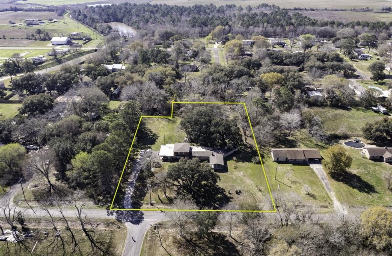 Real estate property located at 800 Oak, Chambers, Charles Willcox 01 03 League, Anahuac, TX, US