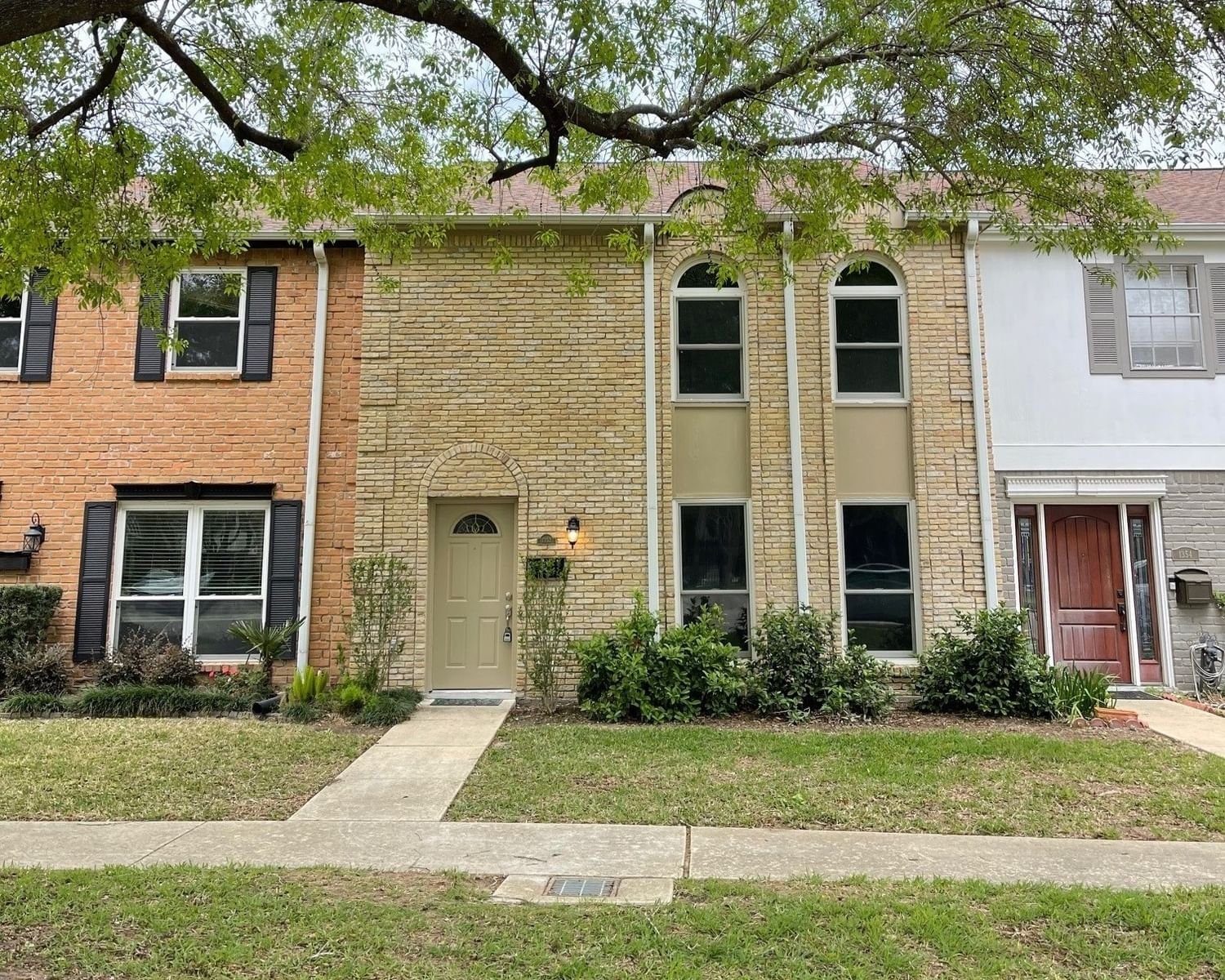 Real estate property located at 1352 Country Place, Harris, Memorial Club T/H, Houston, TX, US