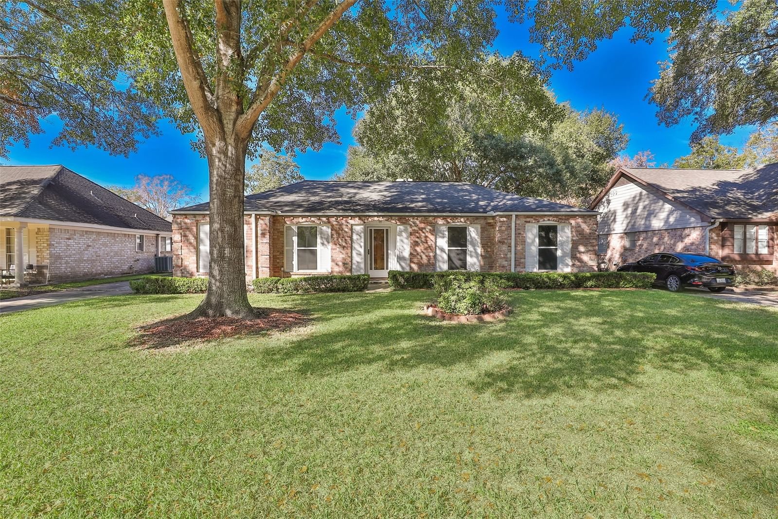 Real estate property located at 13902 Oakwood, Fort Bend, Imperial Woods, Sugar Land, TX, US