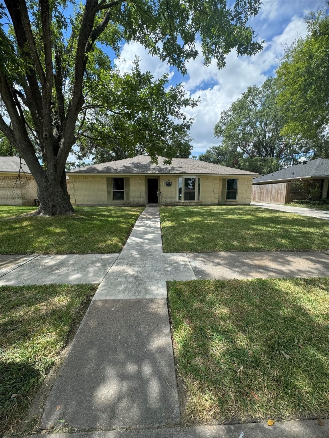 Real estate property located at 8207 Bayou Forest, Harris, Inwood North Sec 01, Houston, TX, US