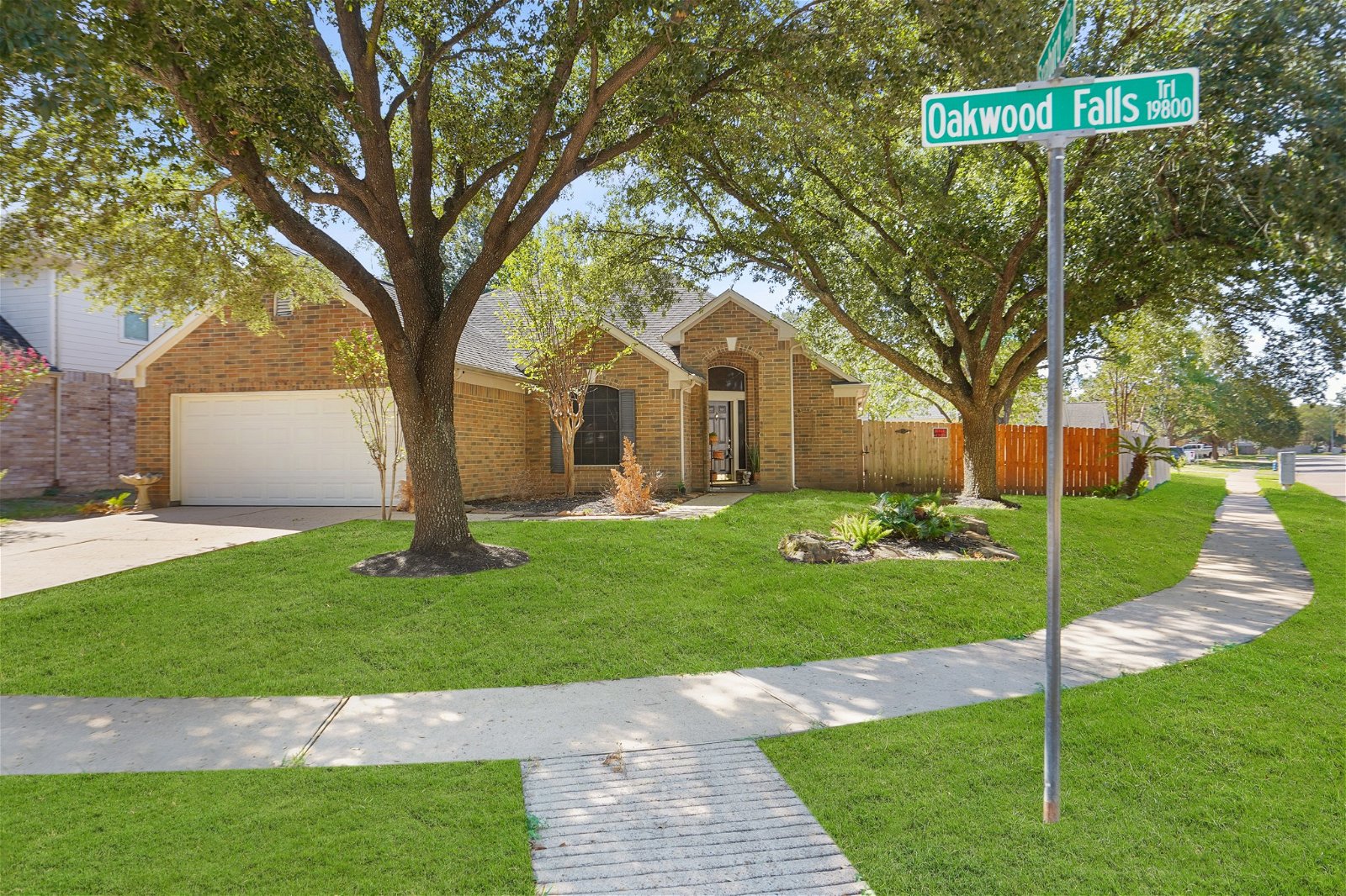 Real estate property located at 19819 Oakwood Falls, Harris, Houston, TX, US