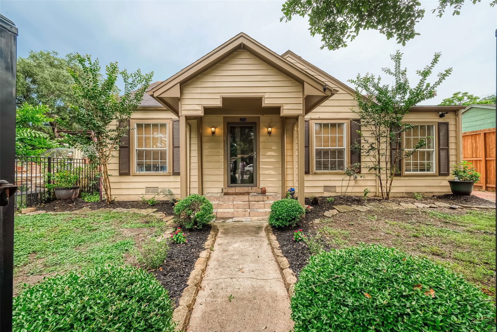 Real estate property located at 2510 Avenue F, Fort Bend, Ward-Waddell Add, Rosenberg, TX, US