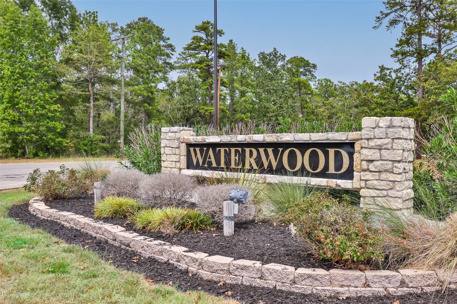 Real estate property located at 22373 Doral, San Jacinto, Waterwood Country Club Estate #2, Huntsville, TX, US