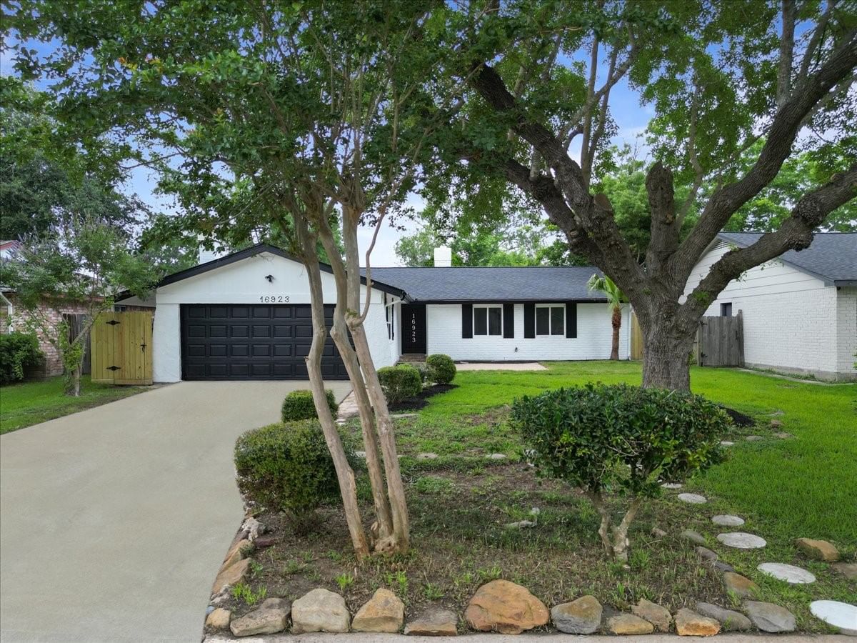 Real estate property located at 16923 Barcelona, Harris, Forest Bend Sec 06, Friendswood, TX, US