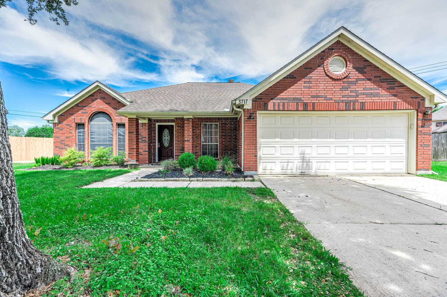 Real estate property located at 3717 Pin Oak, Brazoria, Oakbrook Sec 1 Ph 1 Rep, Pearland, TX, US