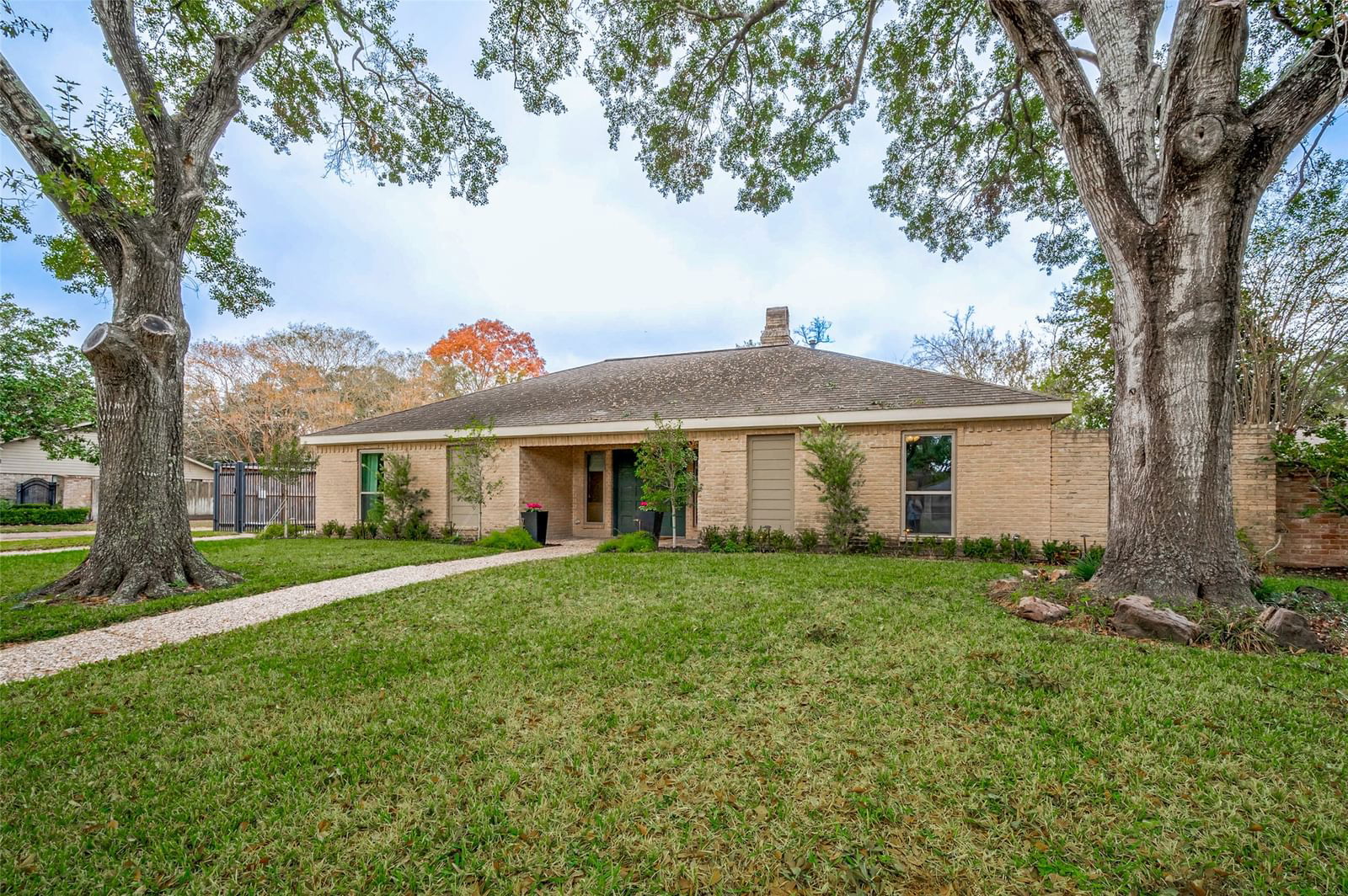 Real estate property located at 10122 Olympia, Harris, Briargrove Park Sec 04, Houston, TX, US