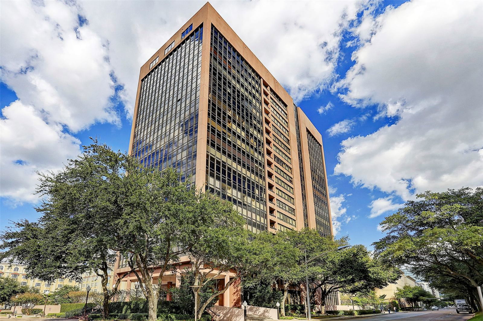 Real estate property located at 5150 Hidalgo #1705, Harris, The Oxford, Houston, TX, US